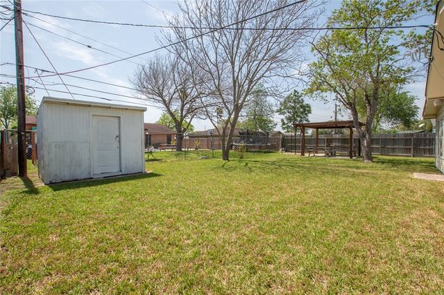 3609 Capri Dr, Corpus Christi, TX 78415