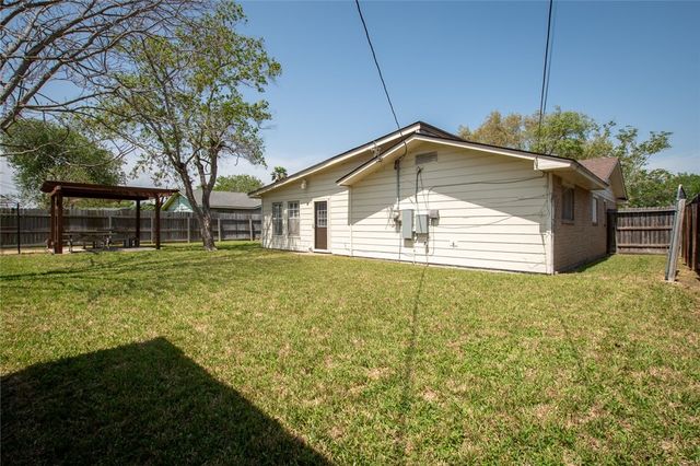 3609 Capri Dr, Corpus Christi, TX 78415