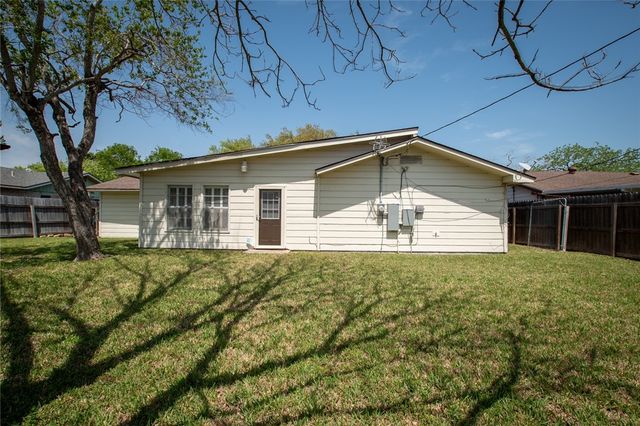 3609 Capri Dr, Corpus Christi, TX 78415