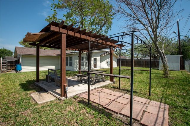 3609 Capri Dr, Corpus Christi, TX 78415