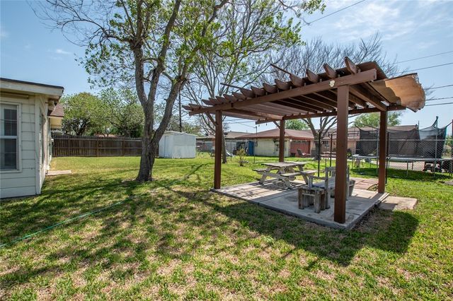 3609 Capri Dr, Corpus Christi, TX 78415