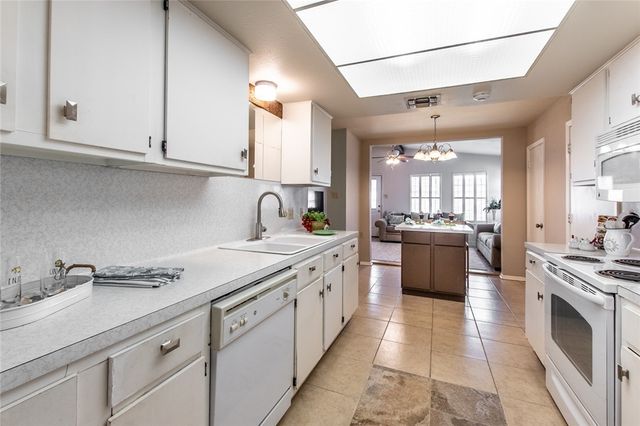 3609 Capri Dr, Corpus Christi, TX 78415