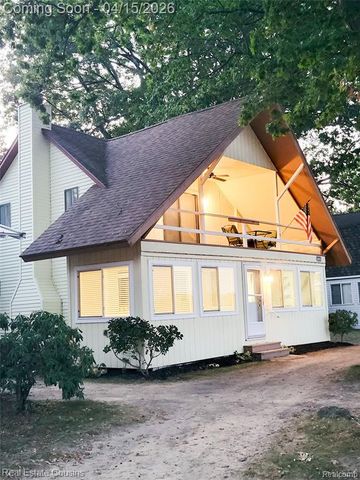 13020 Fenton Street, Fenton, MI 48430