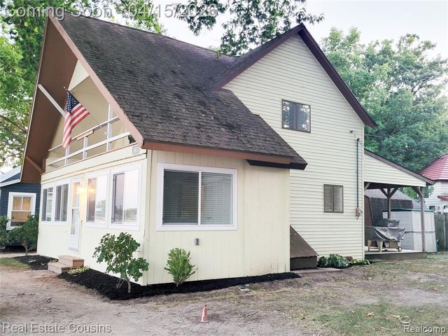 13020 Fenton Street, Fenton, MI 48430