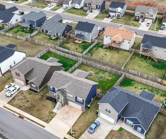 243 Dugger Dr, Clarksville, TN 37042