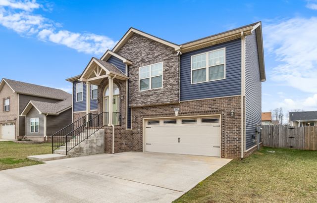 243 Dugger Dr, Clarksville, TN 37042