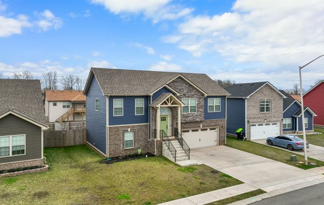 243 Dugger Dr, Clarksville, TN 37042