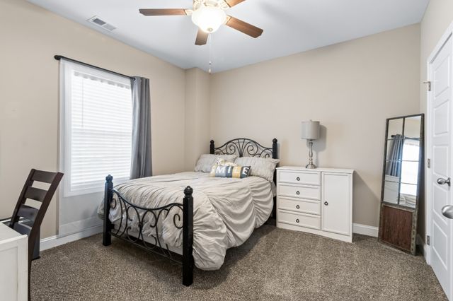 243 Dugger Dr, Clarksville, TN 37042