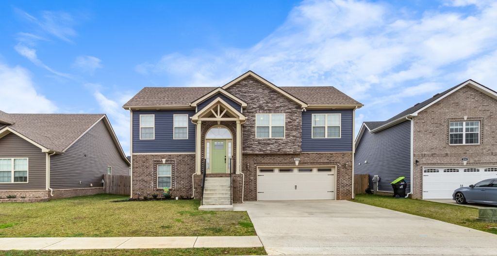 243 Dugger Dr, Clarksville, TN 37042