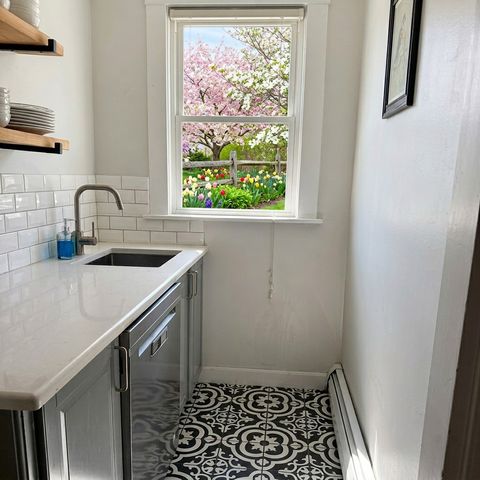 83 Packard Street, Cranston, RI 02910