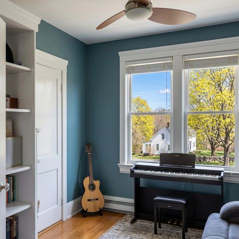 83 Packard Street, Cranston, RI 02910