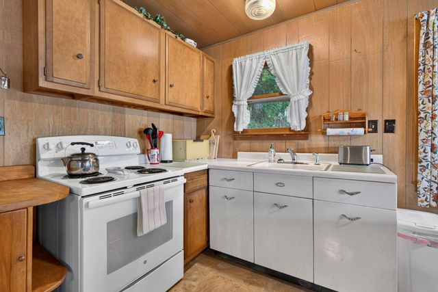 2395 Valley Road, Stoddard, NH 03464