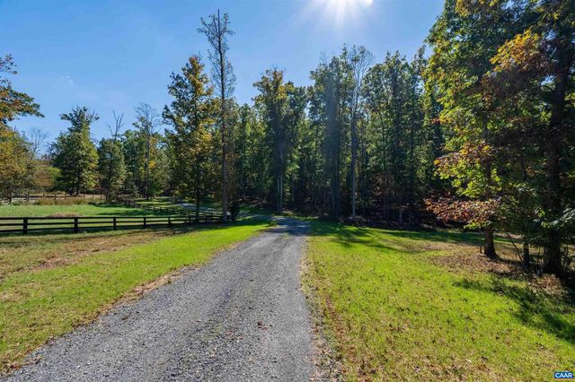 7337-A DICK WOODS RD, Afton, VA 22920