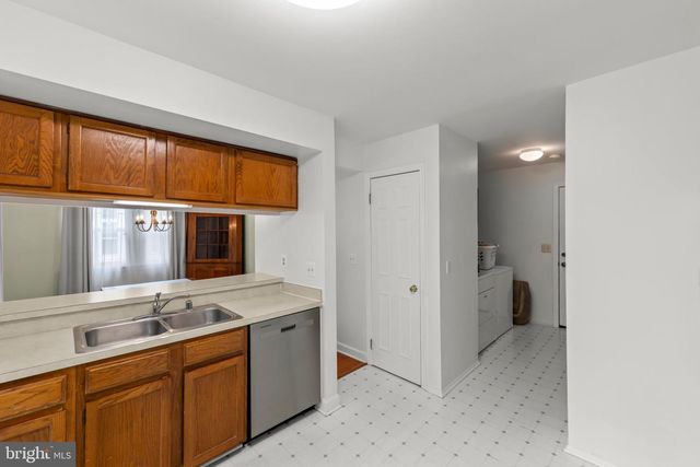 10 FENTON WOOD DR, Sterling, VA 20165