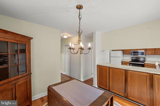 10 FENTON WOOD DR, Sterling, VA 20165