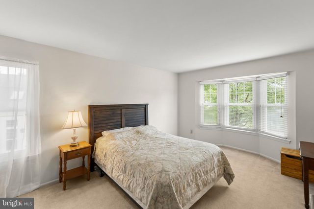10 FENTON WOOD DR, Sterling, VA 20165