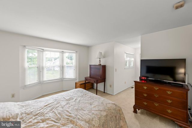 10 FENTON WOOD DR, Sterling, VA 20165