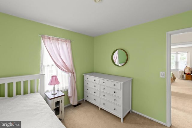 10 FENTON WOOD DR, Sterling, VA 20165