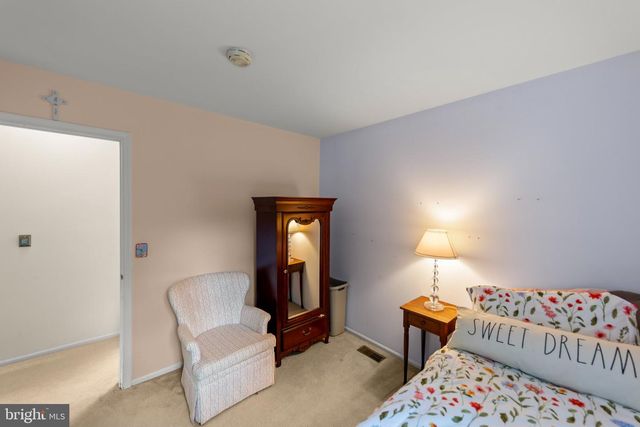 10 FENTON WOOD DR, Sterling, VA 20165