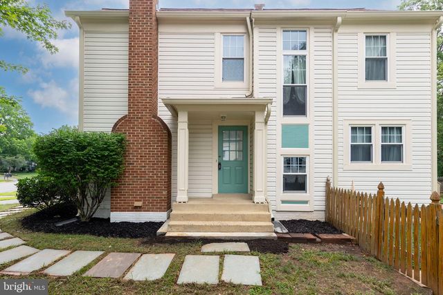10 FENTON WOOD DR, Sterling, VA 20165