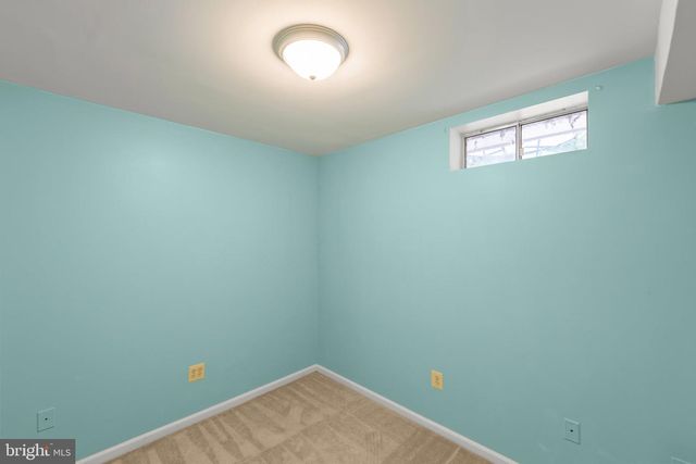 10 FENTON WOOD DR, Sterling, VA 20165