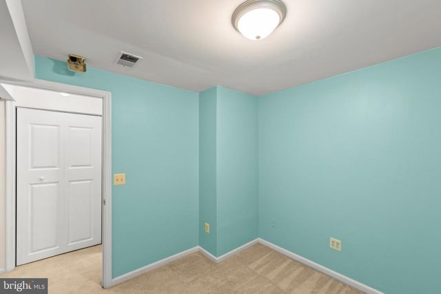 10 FENTON WOOD DR, Sterling, VA 20165