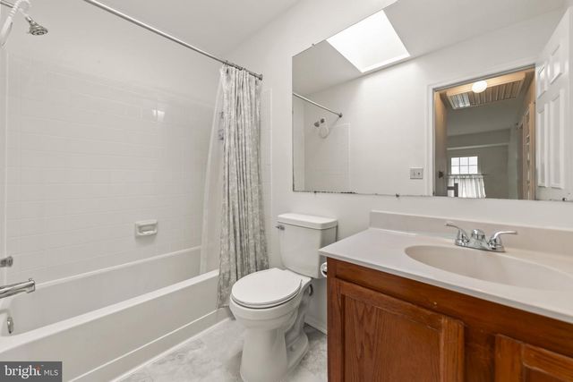 10 FENTON WOOD DR, Sterling, VA 20165