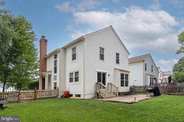 10 FENTON WOOD DR, Sterling, VA 20165