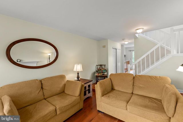 10 FENTON WOOD DR, Sterling, VA 20165
