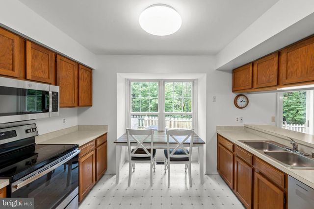 10 FENTON WOOD DR, Sterling, VA 20165