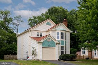 10 FENTON WOOD DR, Sterling, VA 20165
