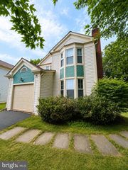 10 FENTON WOOD DR, Sterling, VA 20165