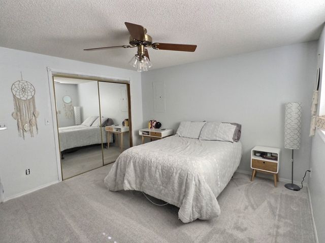 215 E Prather St, Mulvane, KS 67110