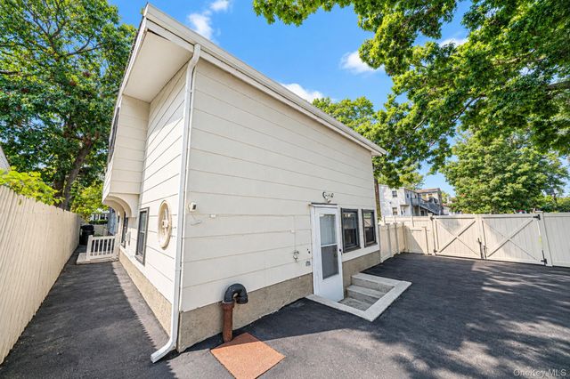 276 Deauville Boulevard, Copiague, NY 11726