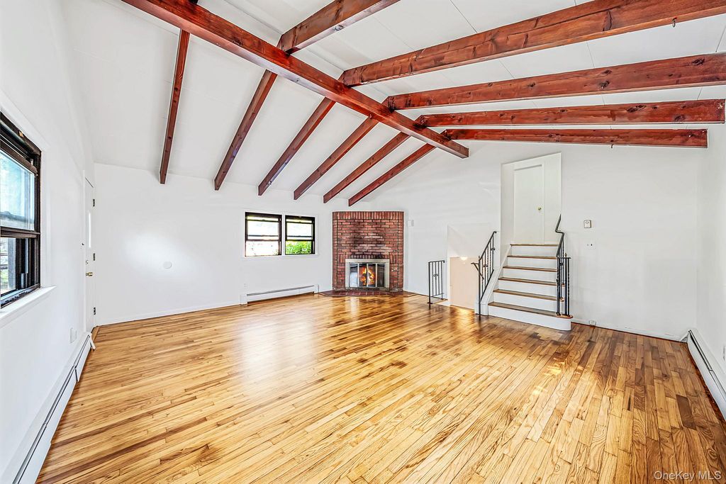 276 Deauville Boulevard, Copiague, NY 11726 — photo 4