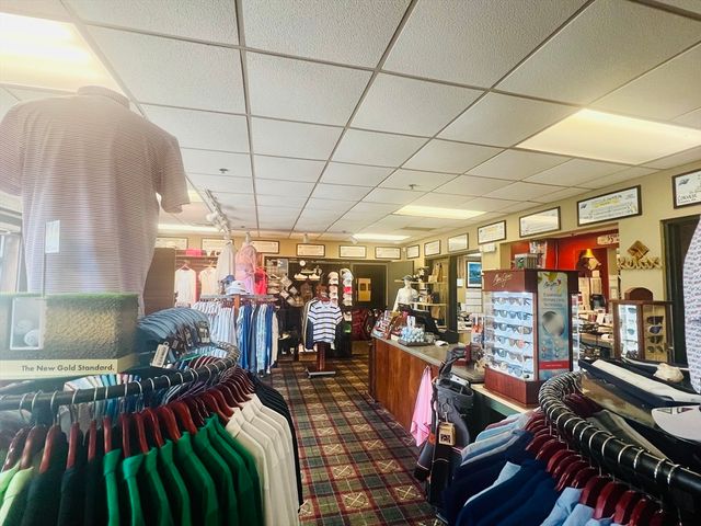 619 White Cliff Dr 619, Plymouth, MA 02360