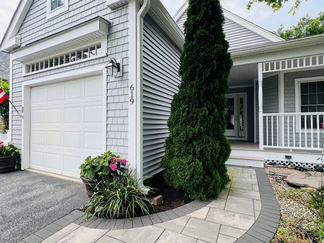 619 White Cliff Dr 619, Plymouth, MA 02360