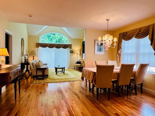 619 White Cliff Dr 619, Plymouth, MA 02360