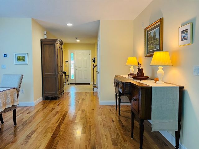 619 White Cliff Dr 619, Plymouth, MA 02360