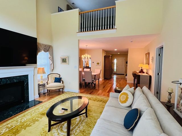 619 White Cliff Dr 619, Plymouth, MA 02360