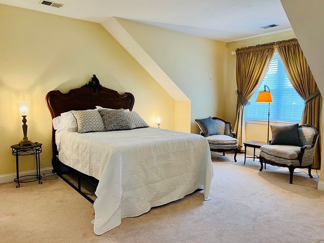 619 White Cliff Dr 619, Plymouth, MA 02360