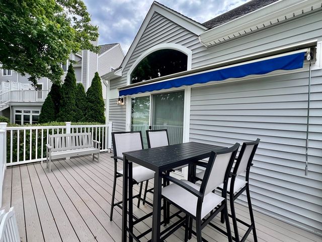 619 White Cliff Dr 619, Plymouth, MA 02360