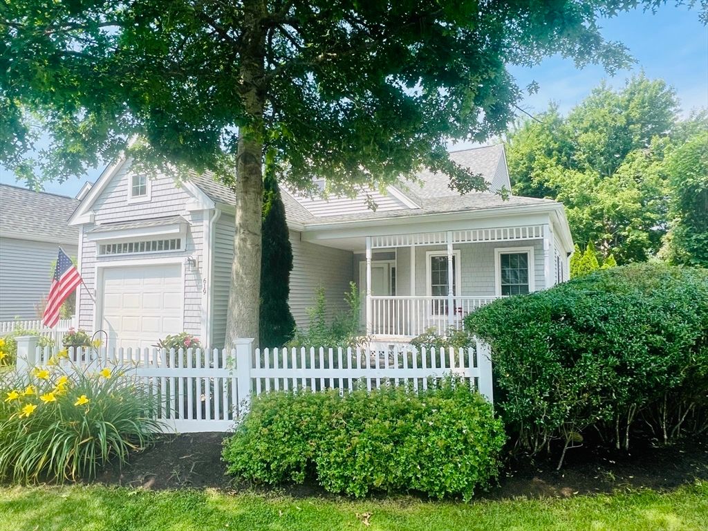 619 White Cliff Dr 619, Plymouth, MA 02360