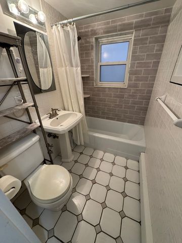 1314 Central Street 1S, Evanston, IL 60201