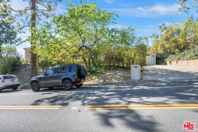 1845 Loma Vista Drive, Beverly Hills, CA 90210