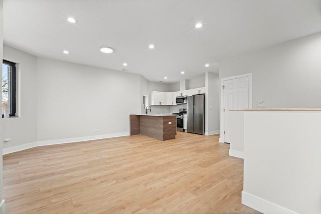 818 S Karlov Avenue, Chicago, IL 60624