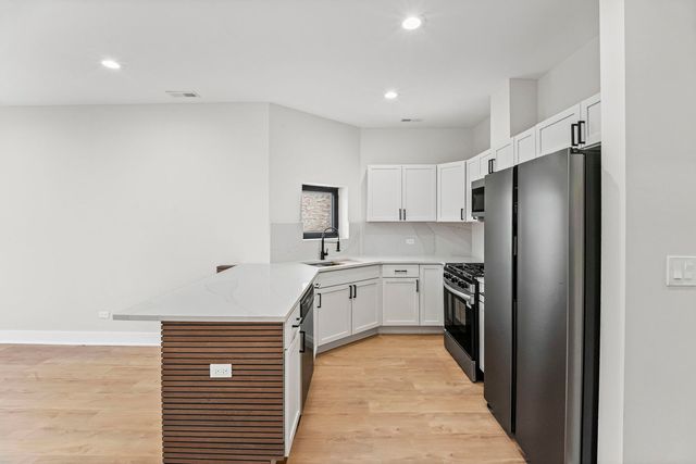 818 S Karlov Avenue, Chicago, IL 60624