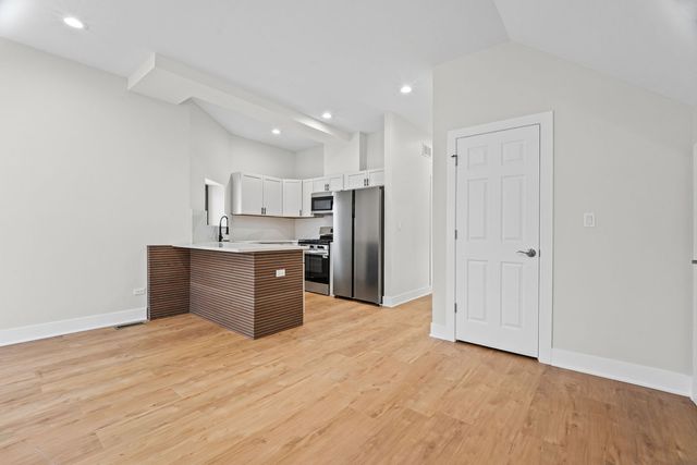 818 S Karlov Avenue, Chicago, IL 60624