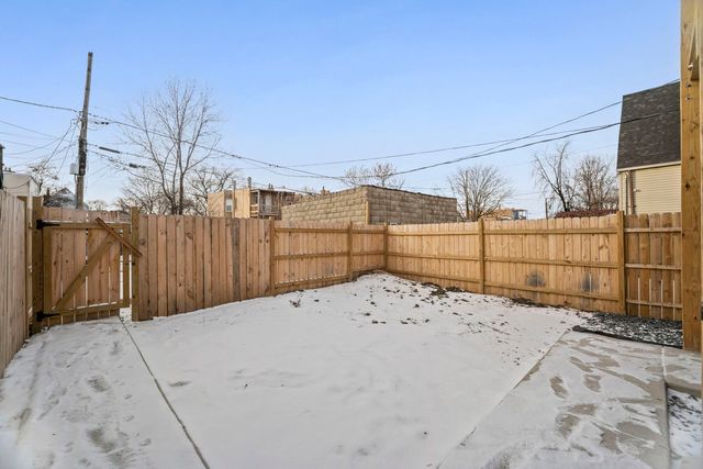 818 S Karlov Avenue, Chicago, IL 60624