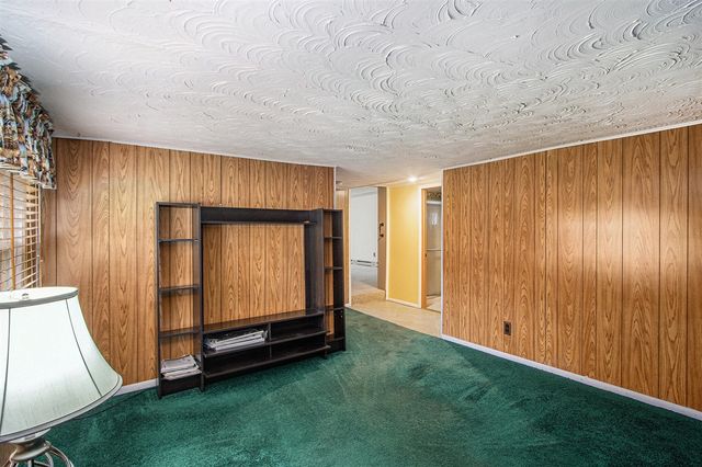 51765 Easy Street, Paw Paw, MI 49079